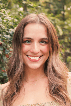 Julia Gundell headshot