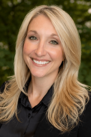 Ashley Ennis Headshot