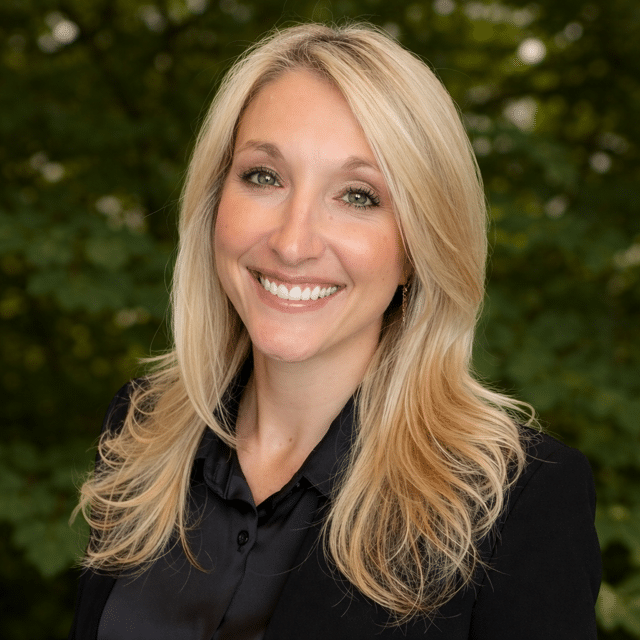 Ashley Ennis Headshot